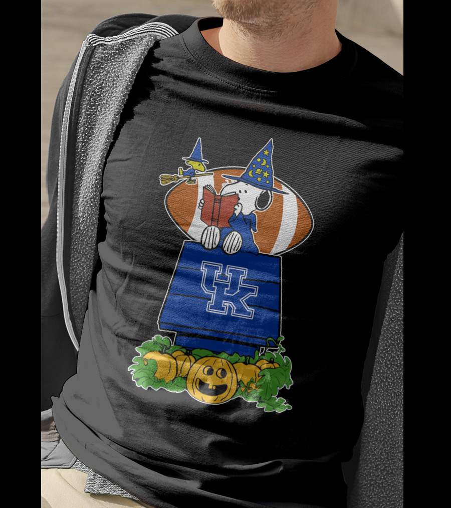 Kentucky Wildcats Snoopy Halloween Witch Reading With Football And Pumpkins T-Shirt