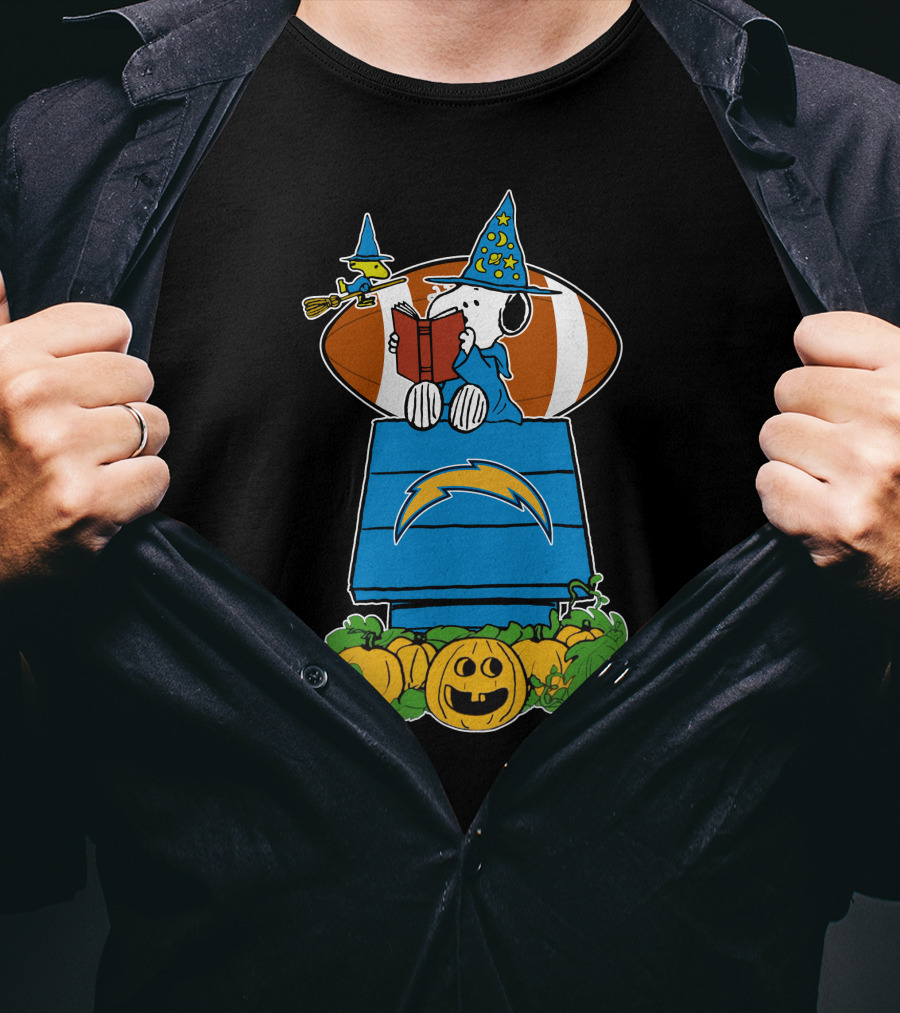 Los Angeles Chargers Snoopy Halloween Witch Reading Football Pumpkin T-Shirt