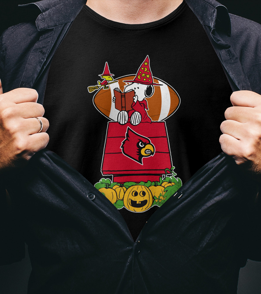 Snoopy Halloween Louisville Cardinals Football Pumpkin Scene T-Shirt