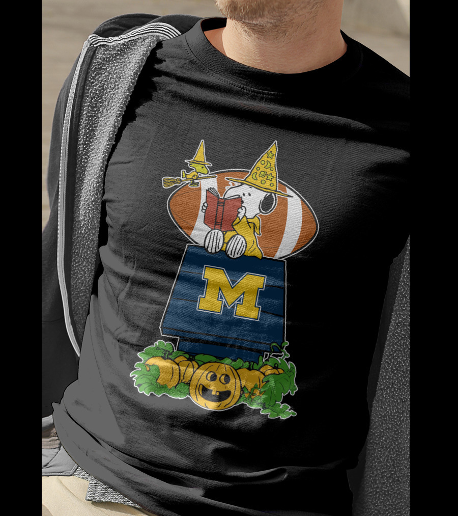Michigan Wolverines Snoopy Halloween Pumpkin Football Scene T-Shirt