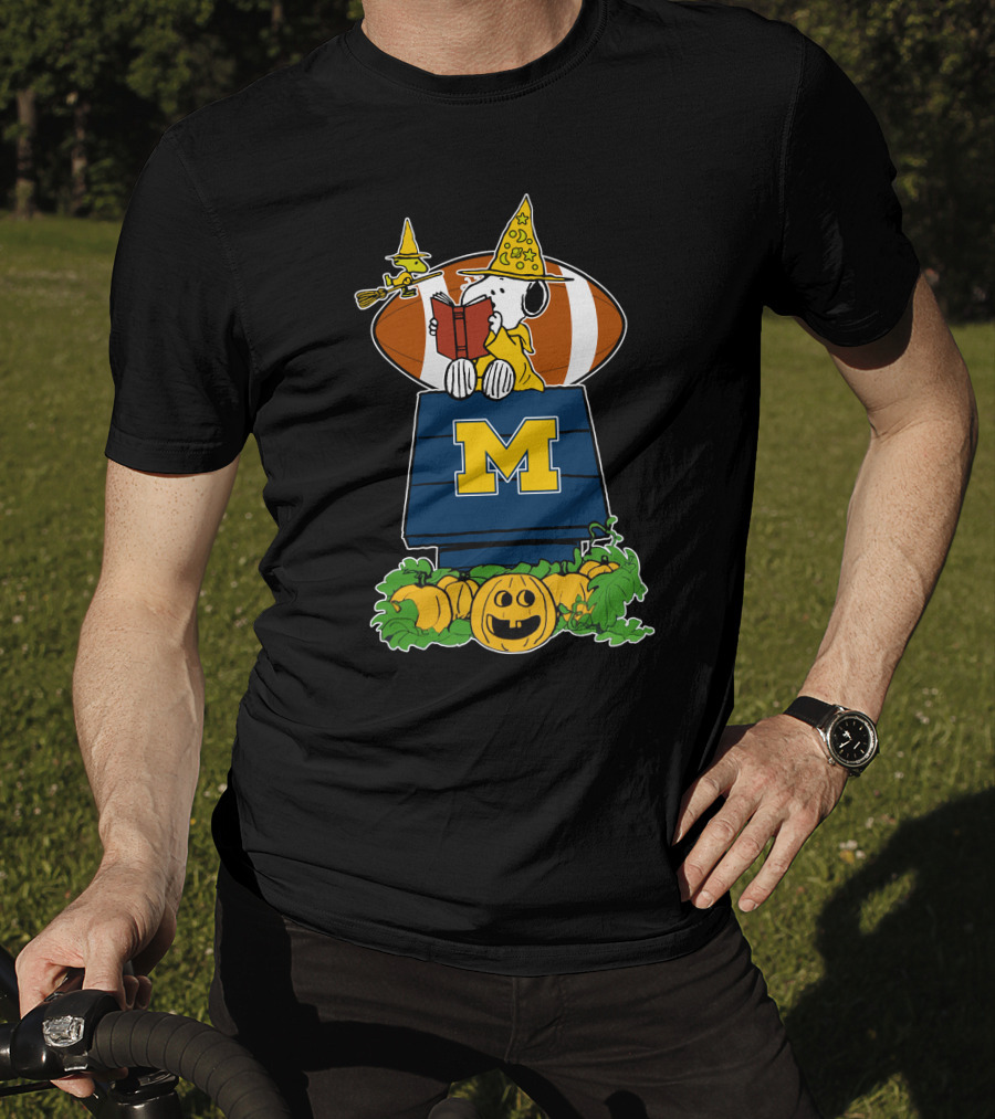 Michigan Wolverines Snoopy Halloween Pumpkin Football Scene T-Shirt