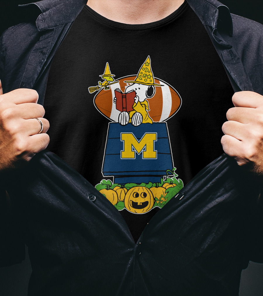 Michigan Wolverines Snoopy Halloween Pumpkin Football Scene T-Shirt