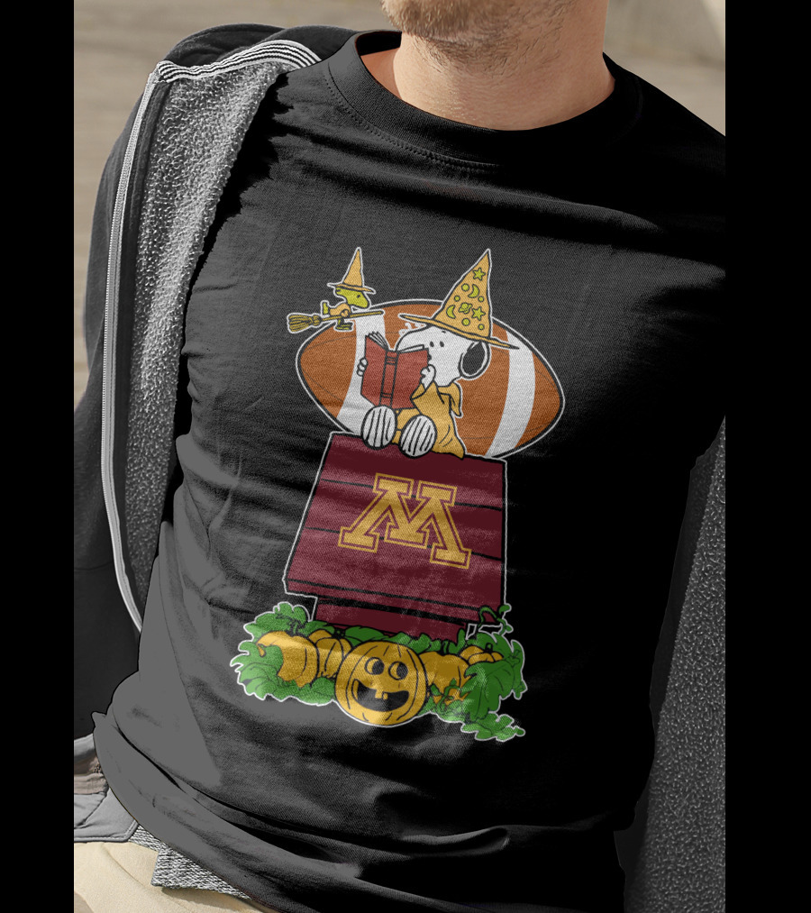 Minnesota Golden Gophers Snoopy Halloween Pumpkin Football Doghouse T-Shirt