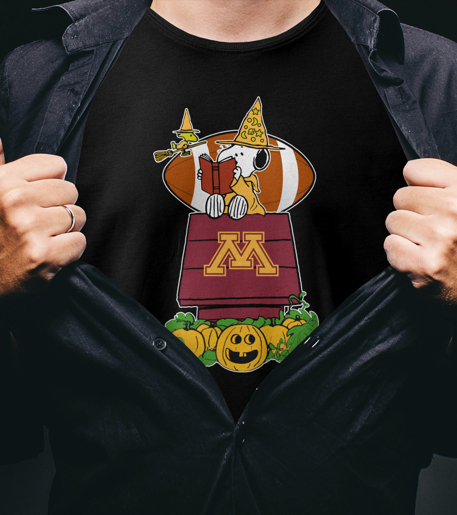 Minnesota Golden Gophers Snoopy Halloween Pumpkin Football Doghouse T-Shirt