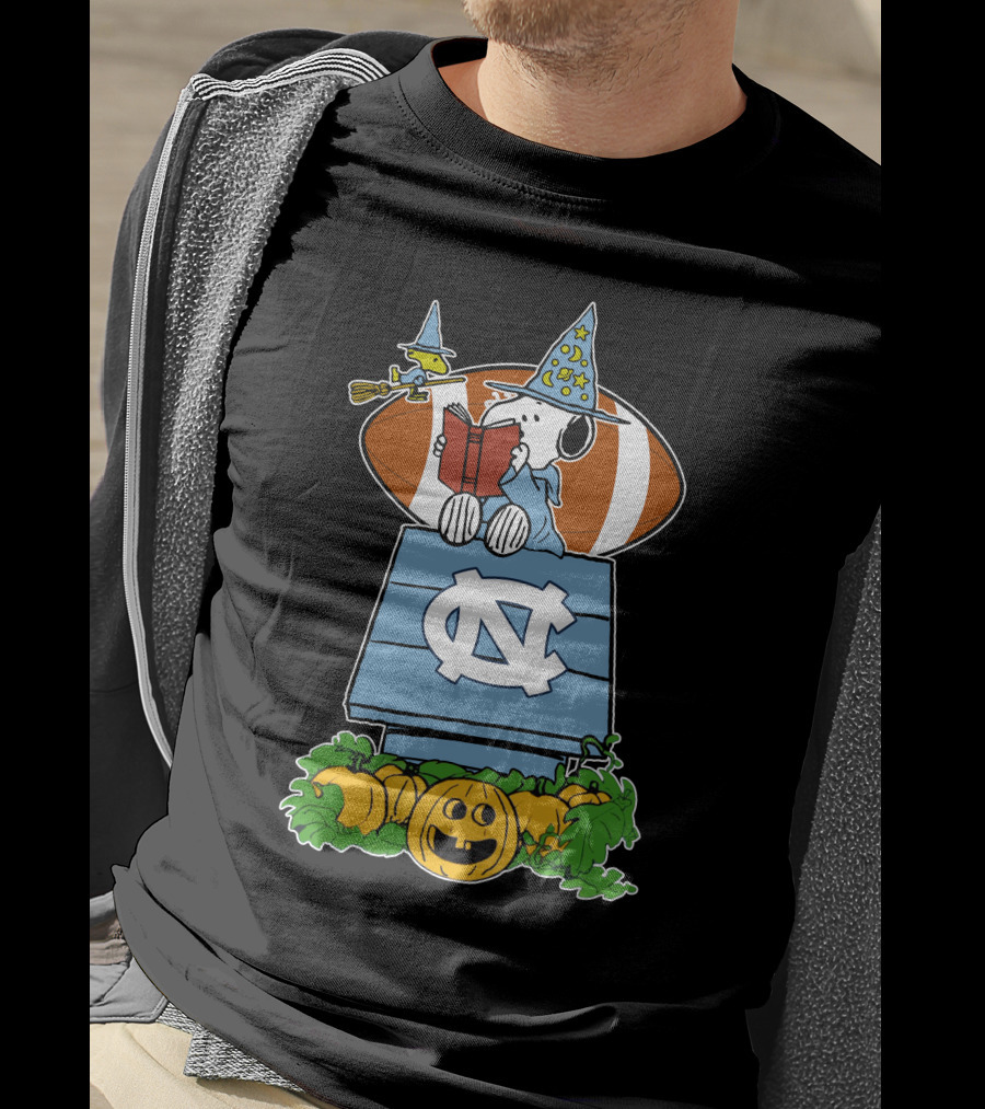 North Carolina Tar Heels Snoopy Halloween Pumpkin Wizard Football T-Shirt