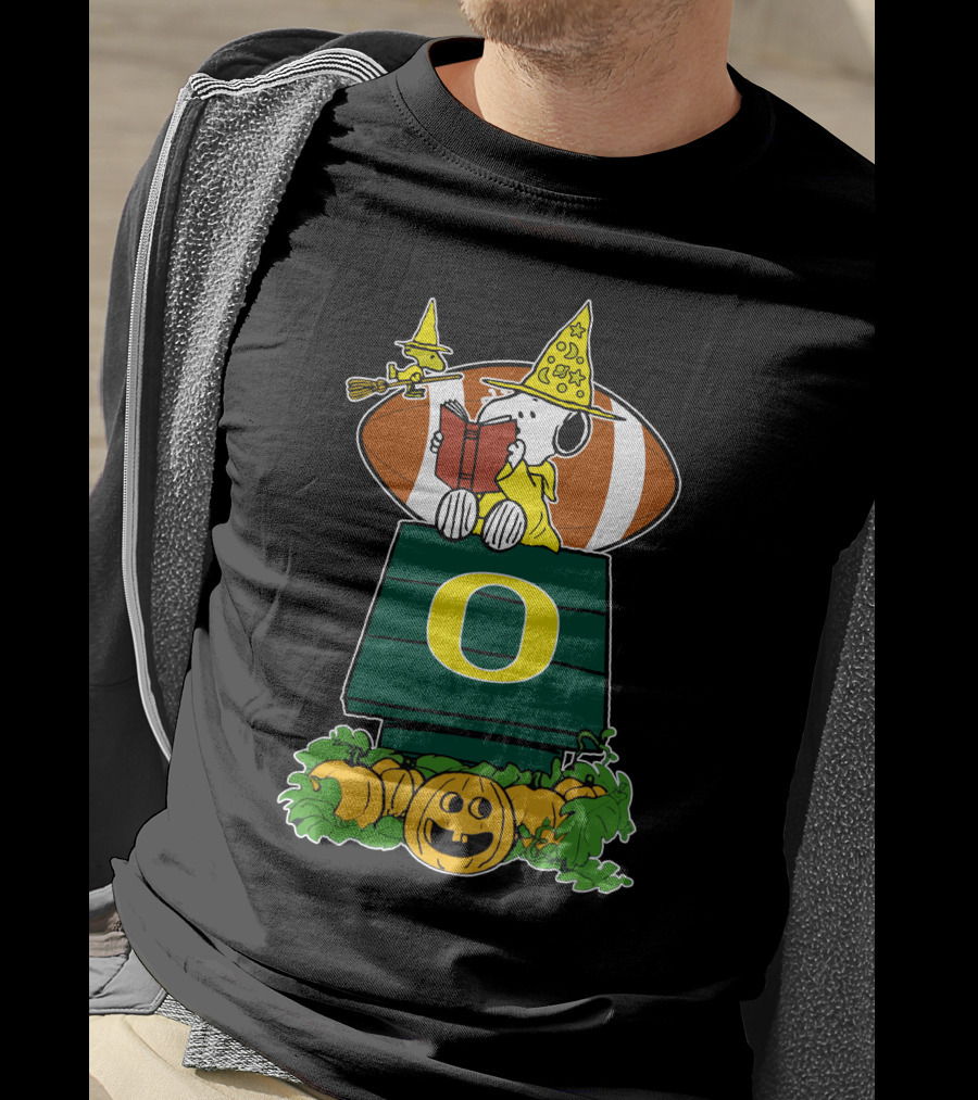 Snoopy Halloween Oregon Ducks Football Pumpkin House T-Shirt