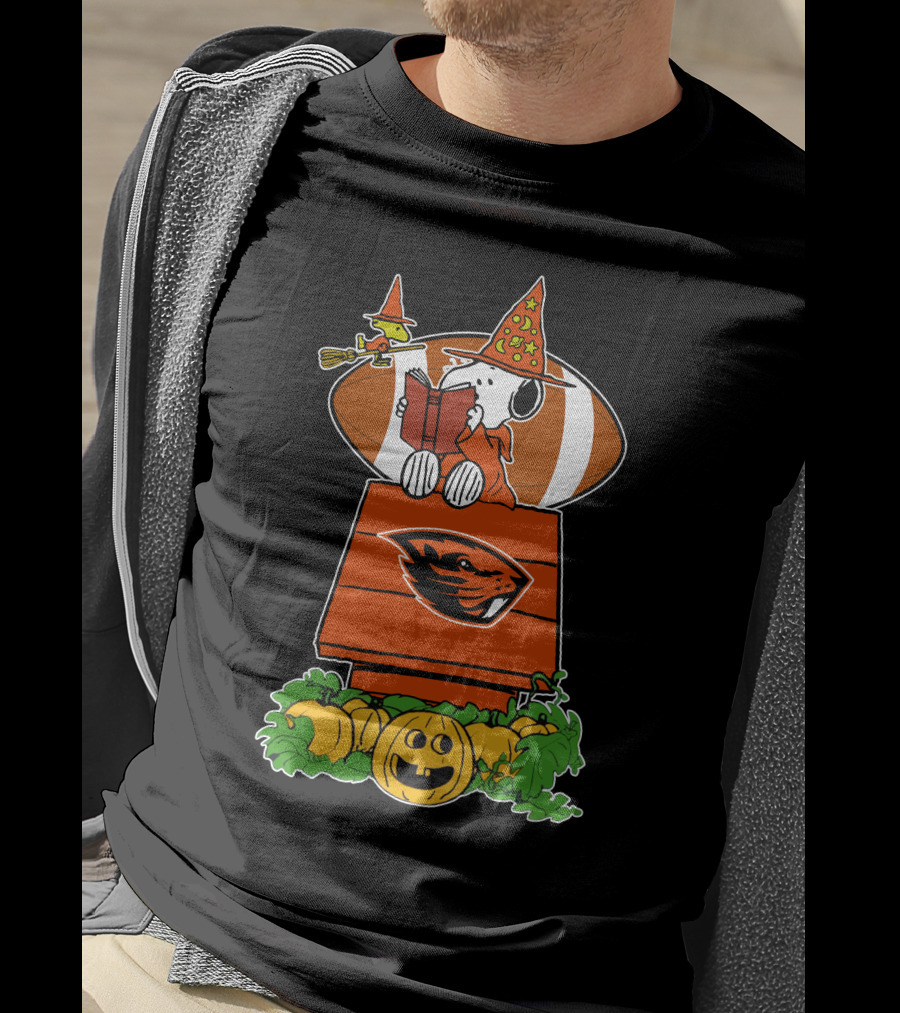 Oregon State Beavers Snoopy Halloween Peanuts Woodstock Football Pumpkin T-Shirt