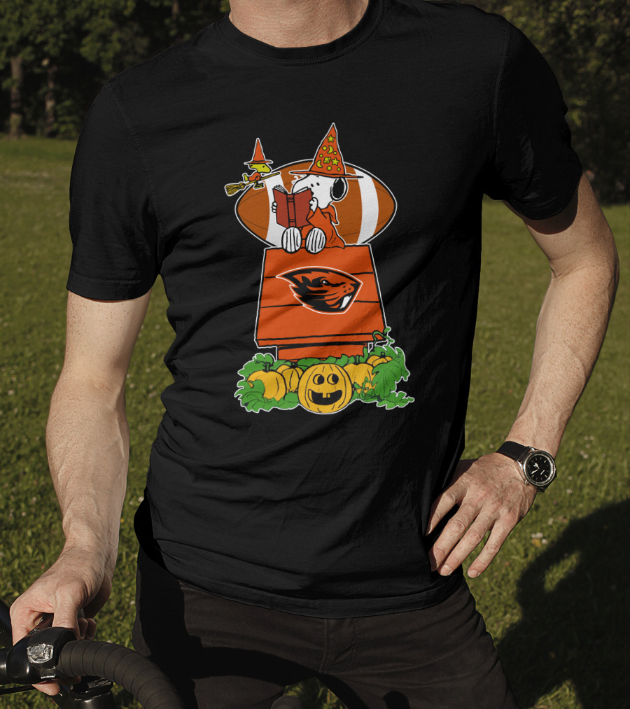 Oregon State Beavers Snoopy Halloween Peanuts Woodstock Football Pumpkin T-Shirt