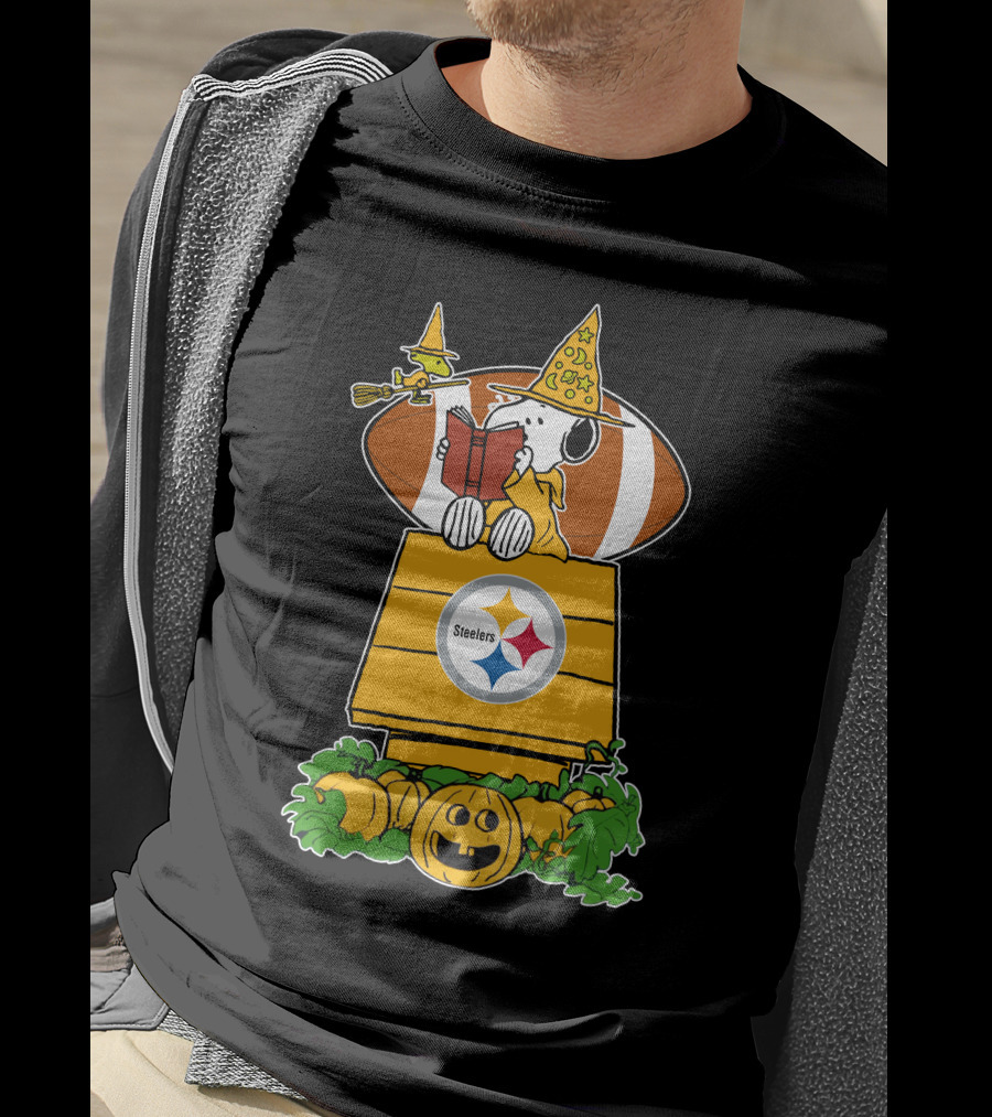 Pittsburgh Steelers Snoopy Halloween Football Magic Doghouse Pumpkins T-Shirt
