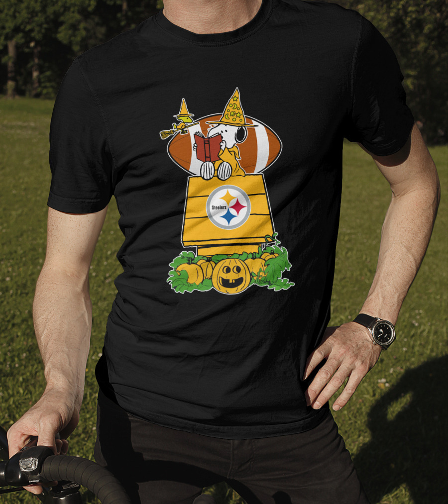 Pittsburgh Steelers Snoopy Halloween Football Magic Doghouse Pumpkins T-Shirt