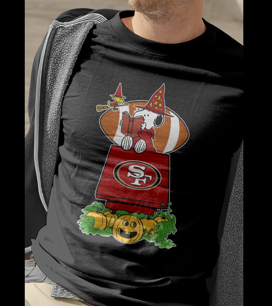 San Francisco 49ers Snoopy Halloween Wizard House Pumpkin Football T-Shirt