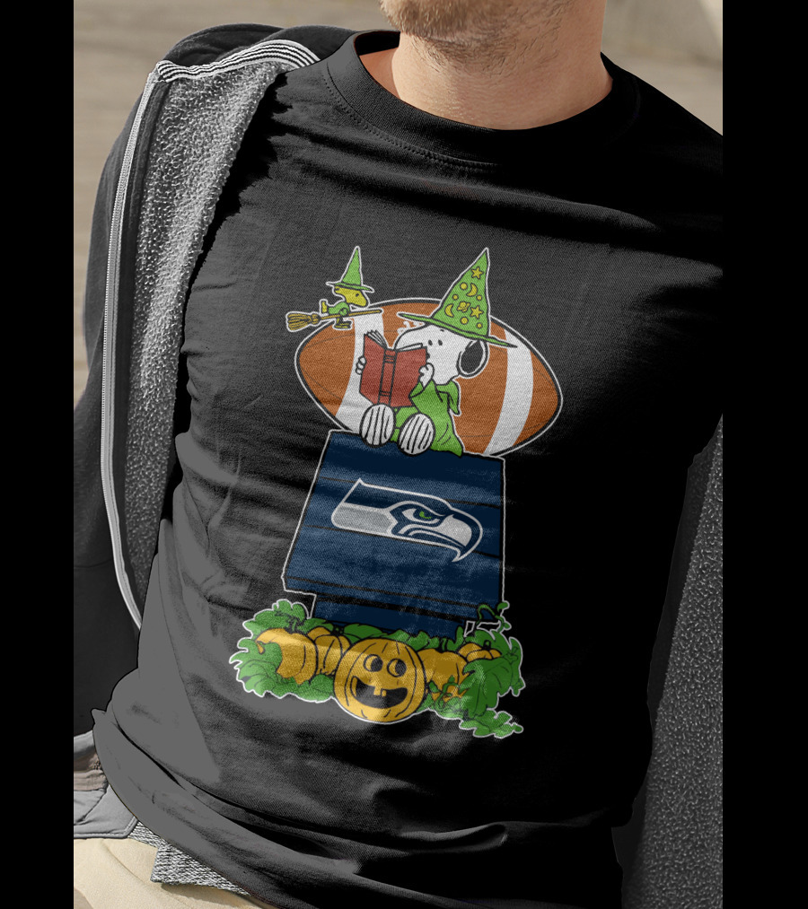 Seattle Seahawks Snoopy Halloween Pumpkin Football Magic T-Shirt