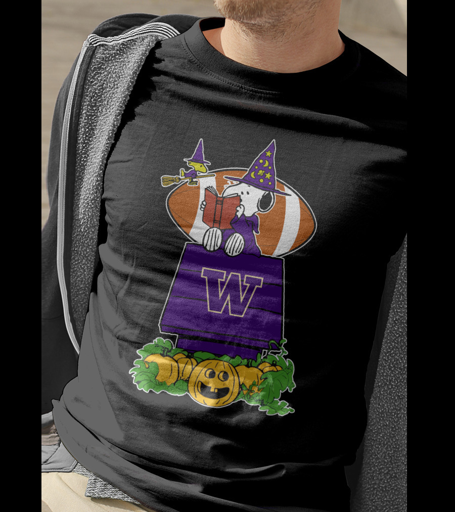 Washington Huskies Snoopy Halloween Witch Football Pumpkin T-Shirt