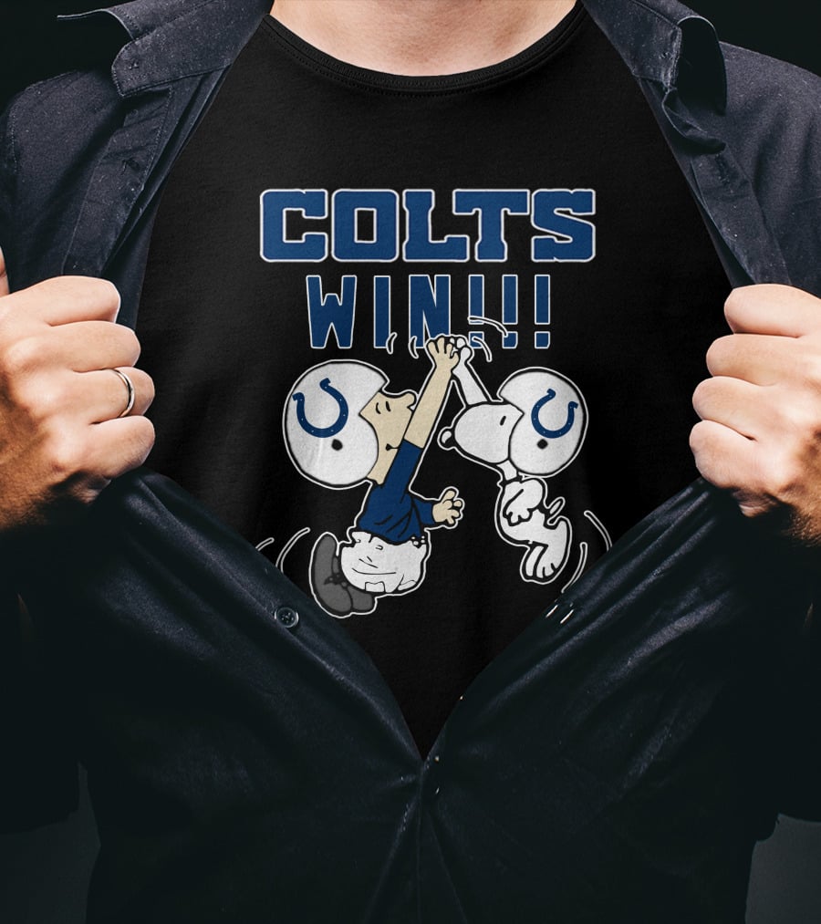 Colts Win High Five Peanuts Characters Helmets T-Shirt