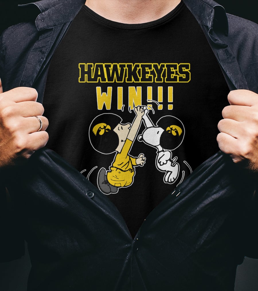 Hawkeyes Win High-Five Peanuts Characters With Iowa Helmets T-Shirt