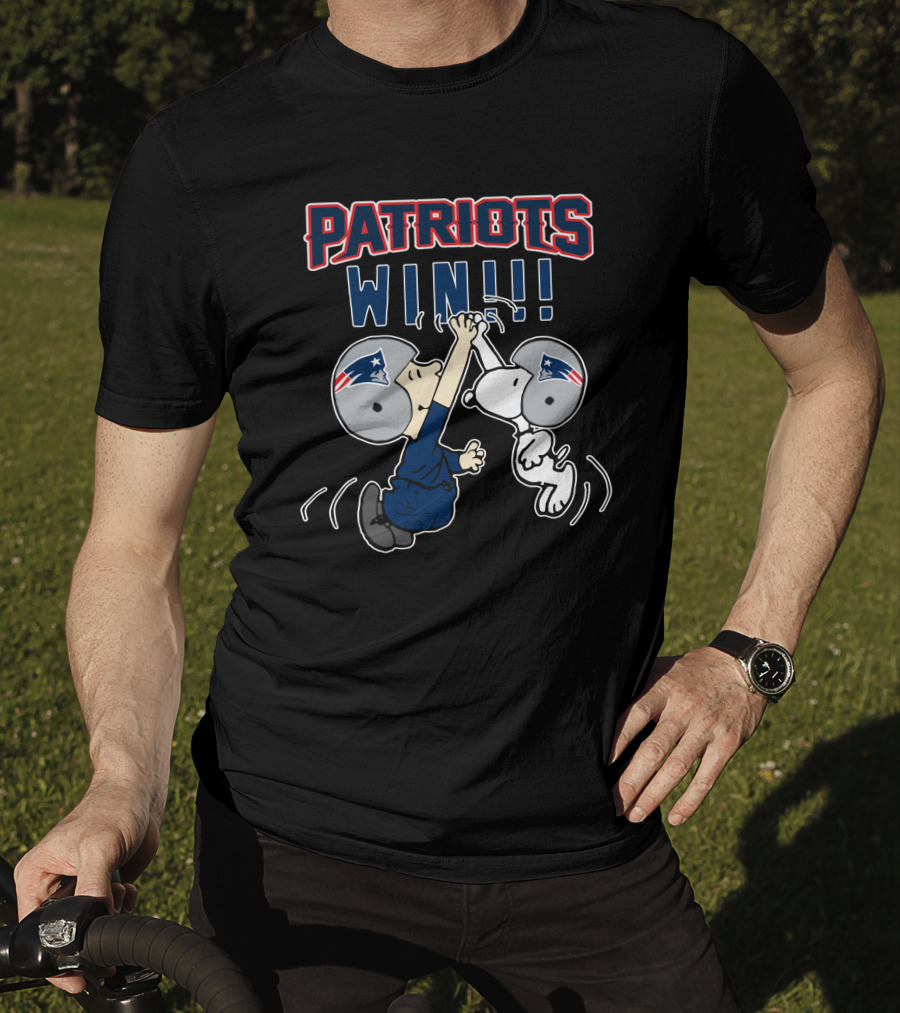 Patriots Win Snoopy High-Five Celebration T-Shirt