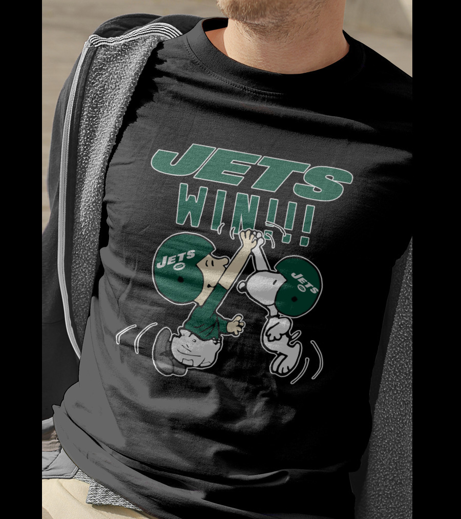 Jets Win Snoopy And Charlie Brown High Five Celebration T-Shirt