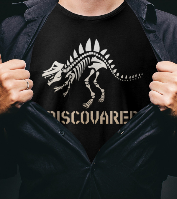 DISCOVARED Dinosaur Skeleton Fossil T-Shirt