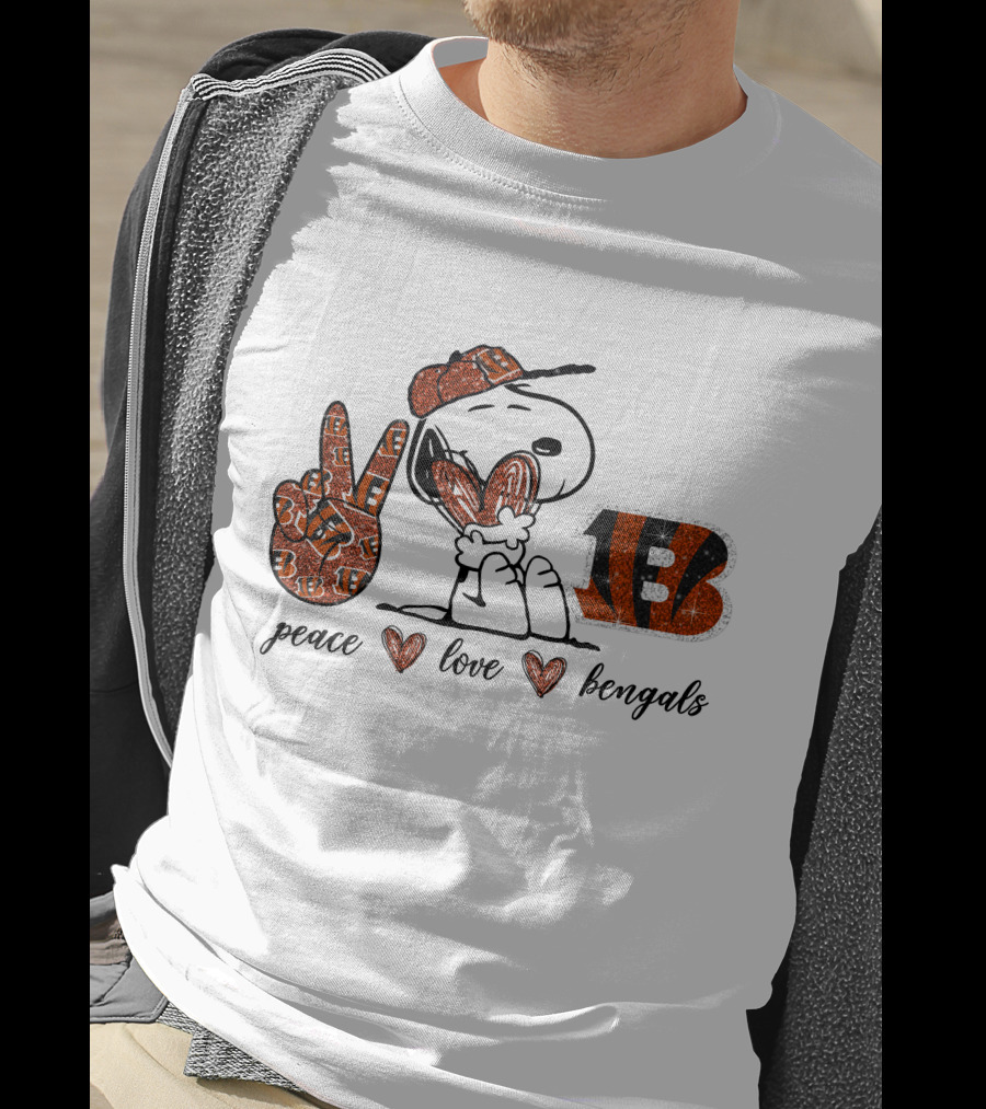 Peace Love Heart Bengals Snoopy Football Fan T-Shirt