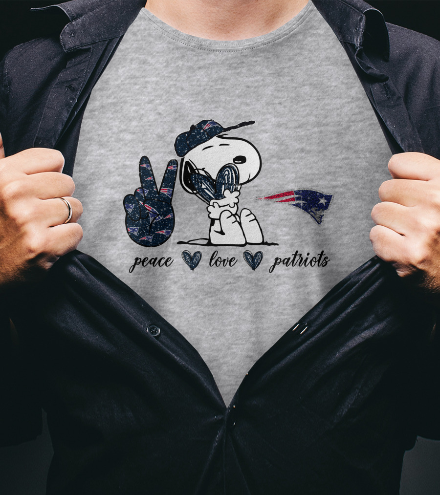 Peace Love Patriots Snoopy New England Patriots Fan T-Shirt