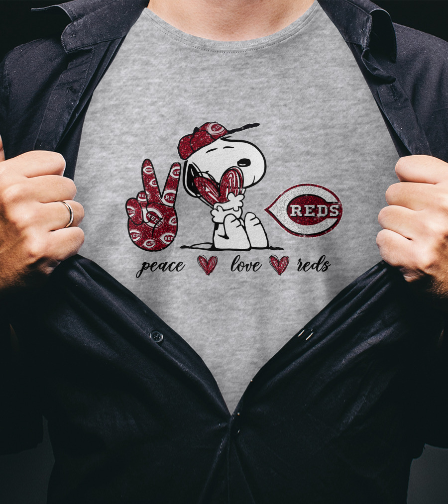Snoopy Peace Love Cincinnati Reds MLB Fan Wear T-Shirt