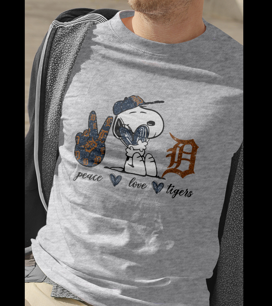Peace Love Detroit Tigers Snoopy Baseball Fan T-Shirt