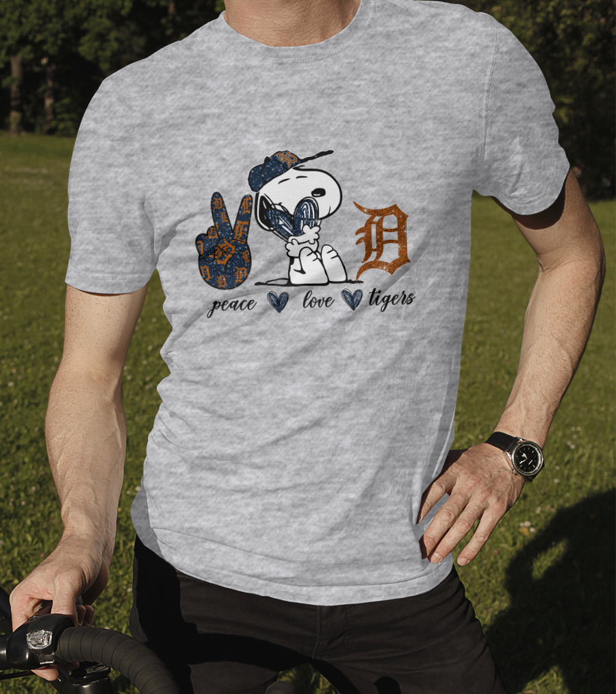 Peace Love Detroit Tigers Snoopy Baseball Fan T-Shirt