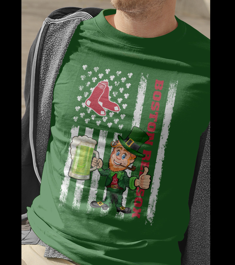 Boston Red Sox St Patrick's Day Leprechaun With Clover Flag And Beer Mug T-Shirt