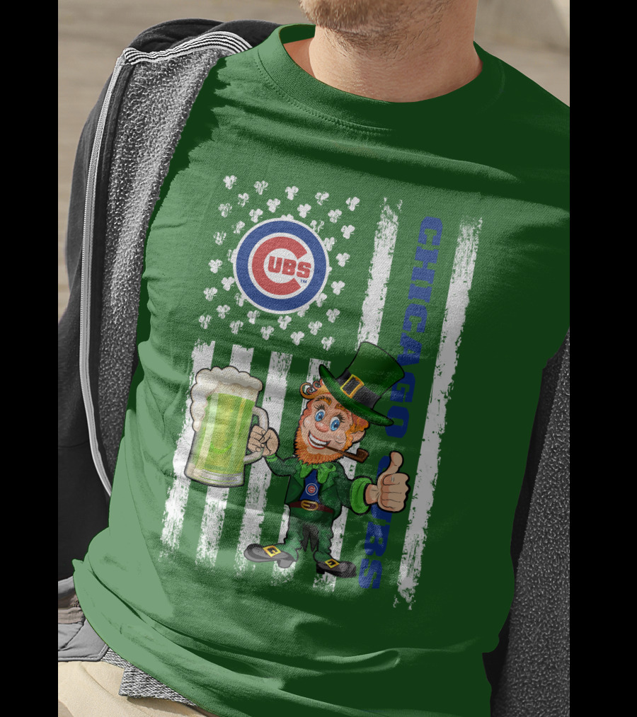 Chicago Cubs St Patrick's Day Leprechaun With Shamrocks And Flag T-Shirt