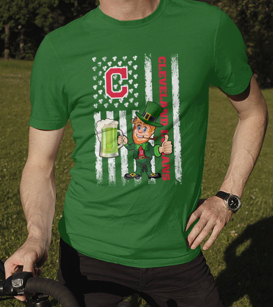 Cleveland Indians St Patrick's Day Leprechaun With Shamrock Flag And Beer Mug T-Shirt