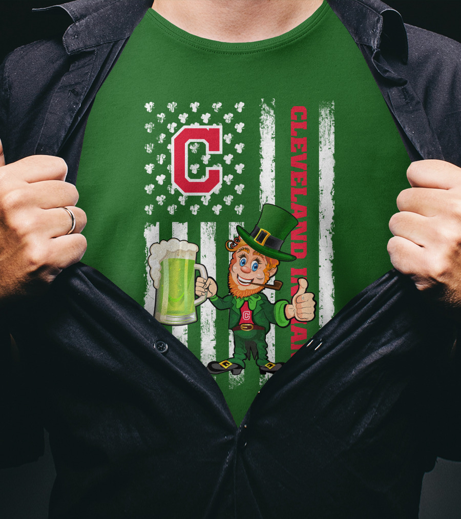 Cleveland Indians St Patrick's Day Leprechaun With Shamrock Flag And Beer Mug T-Shirt