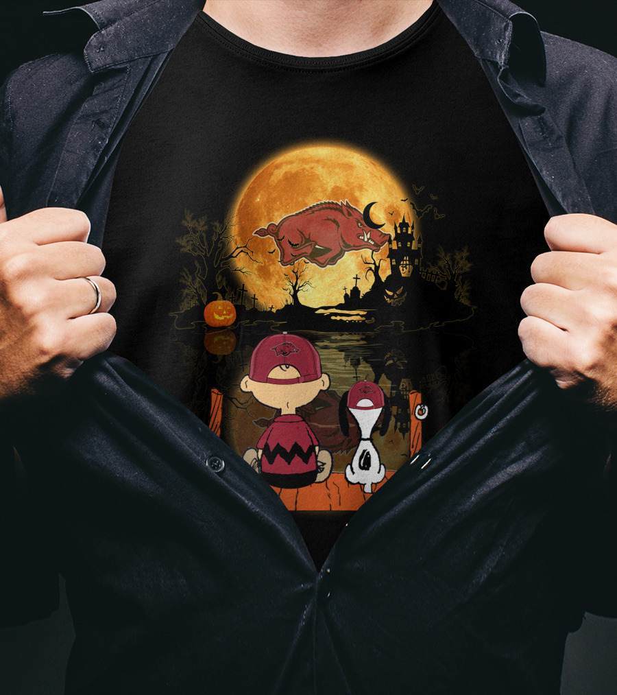 Arkansas Razorbacks Halloween Peanuts Moon Silhouette T-Shirt