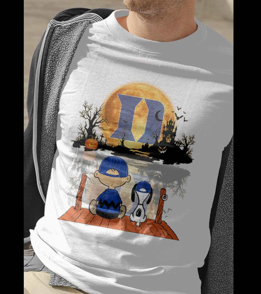 Duke Blue Devils Halloween Charlie Brown And Snoopy Moon Scene T-Shirt