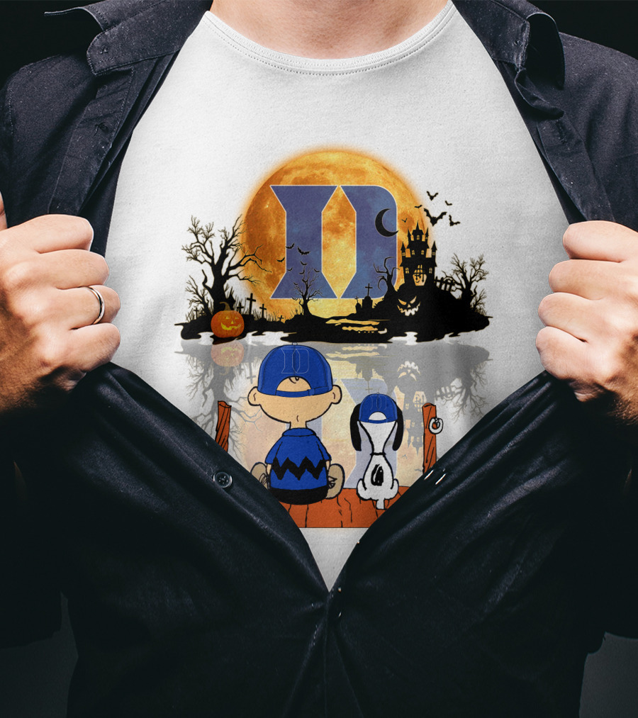 Duke Blue Devils Halloween Charlie Brown And Snoopy Moon Scene T-Shirt