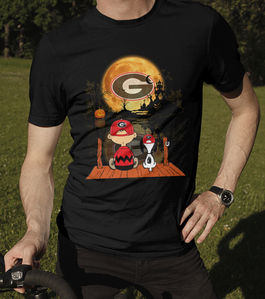 Georgia Bulldogs Halloween Moonlit Dock Scene With Peanuts Characters Charlie Brown And Snoopy Reflections T-Shirt
