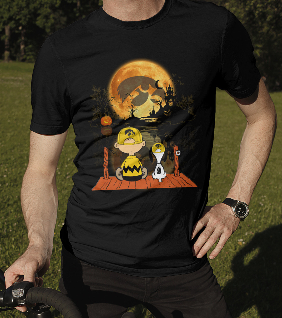 Iowa Hawkeyes Halloween Full Moon Peanuts Reflection T-Shirt