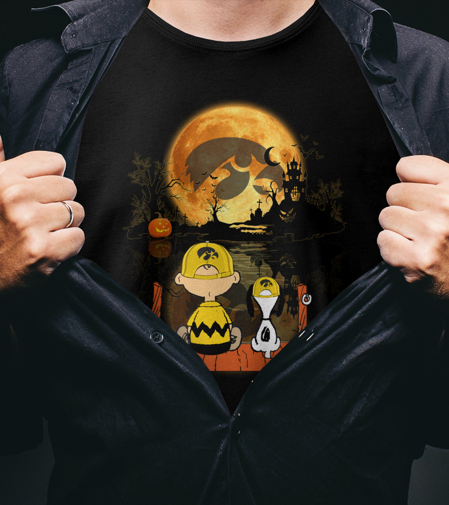 Iowa Hawkeyes Halloween Full Moon Peanuts Reflection T-Shirt