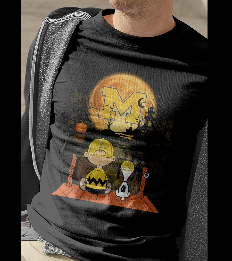 Michigan Wolverines Halloween Moon Charlie Snoopy Pumpkin Moonlit Shadows T-Shirt