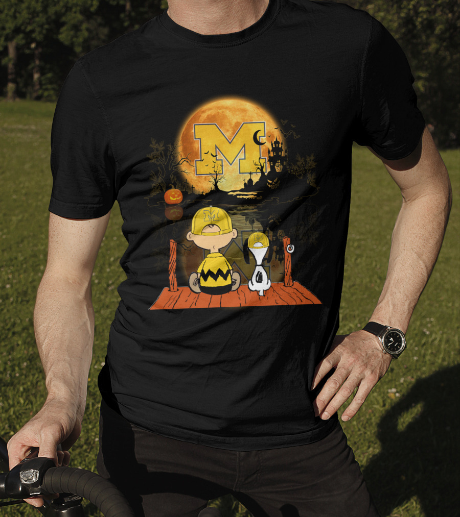 Michigan Wolverines Halloween Moon Charlie Snoopy Pumpkin Moonlit Shadows T-Shirt