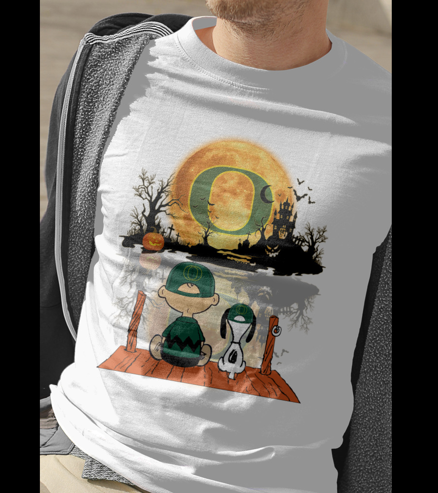 Oregon Ducks Halloween Moon Charlie And Snoopy Reflection T-Shirt