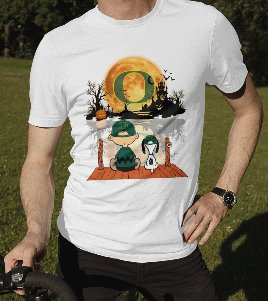 Oregon Ducks Halloween Moon Charlie And Snoopy Reflection T-Shirt