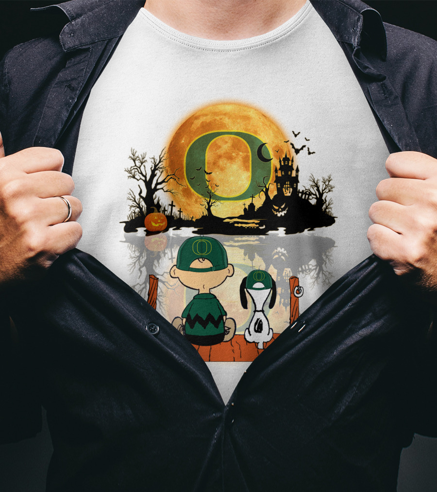 Oregon Ducks Halloween Moon Charlie And Snoopy Reflection T-Shirt
