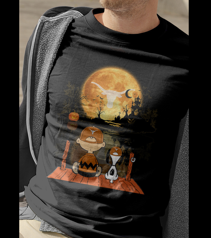 Texas Longhorns Halloween Charlie Brown Snoopy Full Moon Haunted Scene T-Shirt