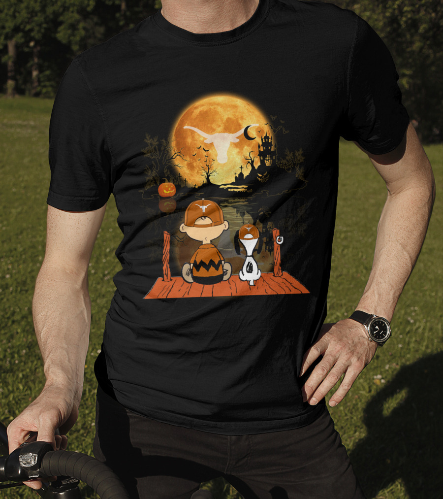 Texas Longhorns Halloween Charlie Brown Snoopy Full Moon Haunted Scene T-Shirt