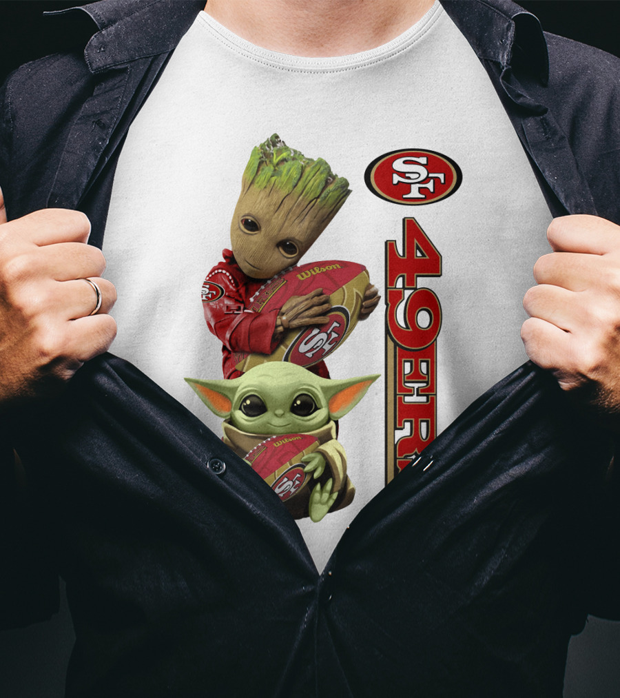 Baby Groot And Baby Yoda Hug San Francisco 49ers Football T-Shirt