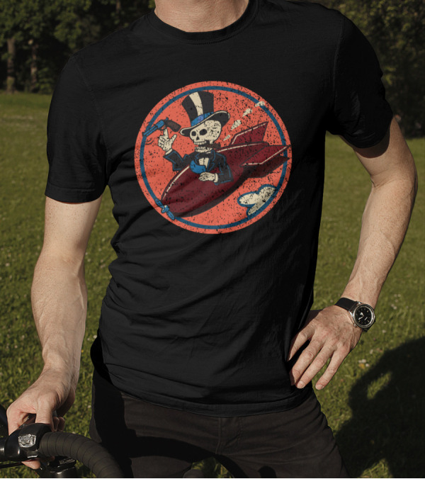 Ww2 85Th Bomb Squadron Pilot Training Skeleton Riding Rocket With Hat And Gun T-Shirt