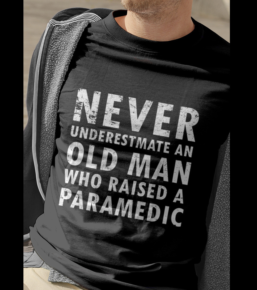 Never Underestimate An Old Man Who Raised A Paramedic T-Shirt