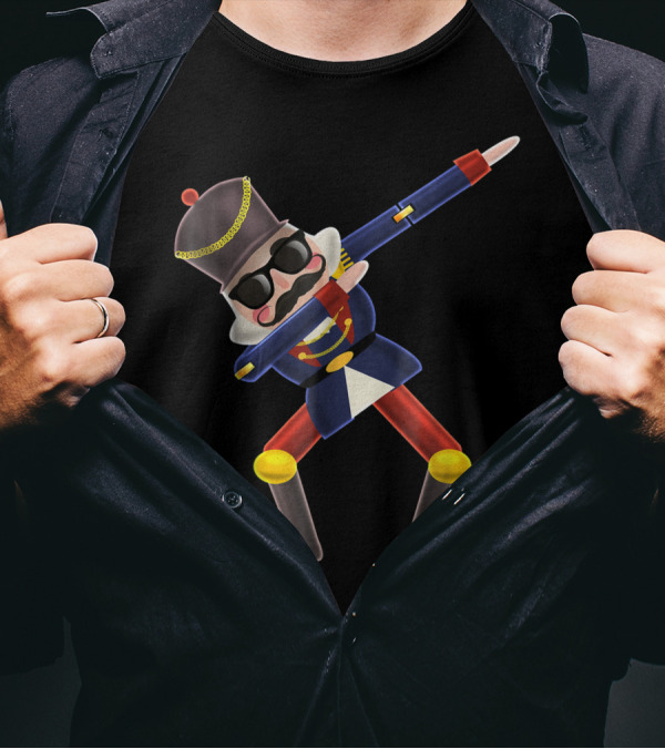 Dabbing Nutcracker Christmas Nutcracker Soldier With Shades T-Shirt