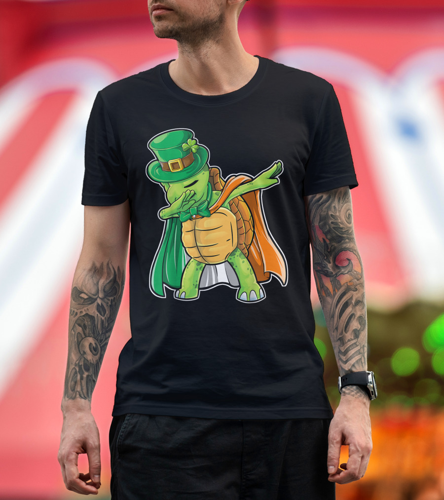Dabbing Turtle St Patricks Day Leprechaun with Irish Flag Cape T-Shirt