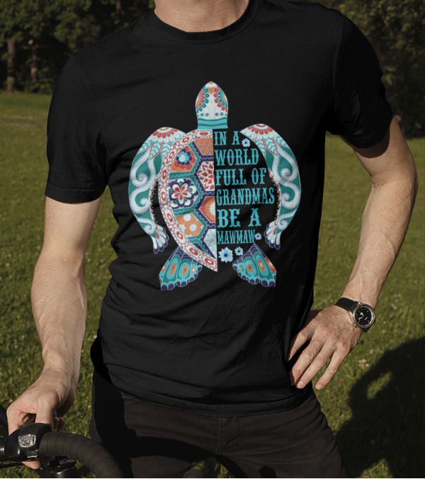 In A World Full Of Grandmas Be A Mawmaw Turtle Colorful Patterned T-Shirt